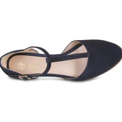 Betty London ESTELLE