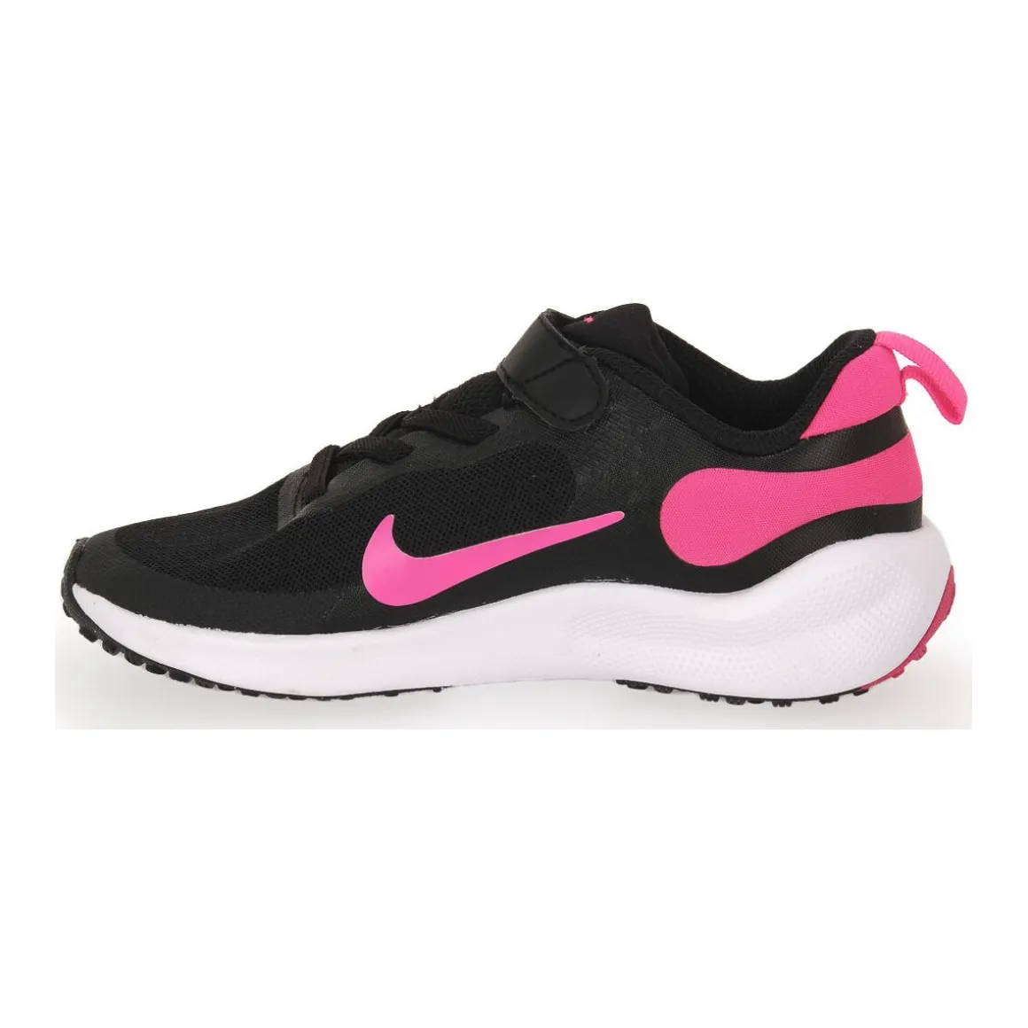 Nike REVOLUTION 7